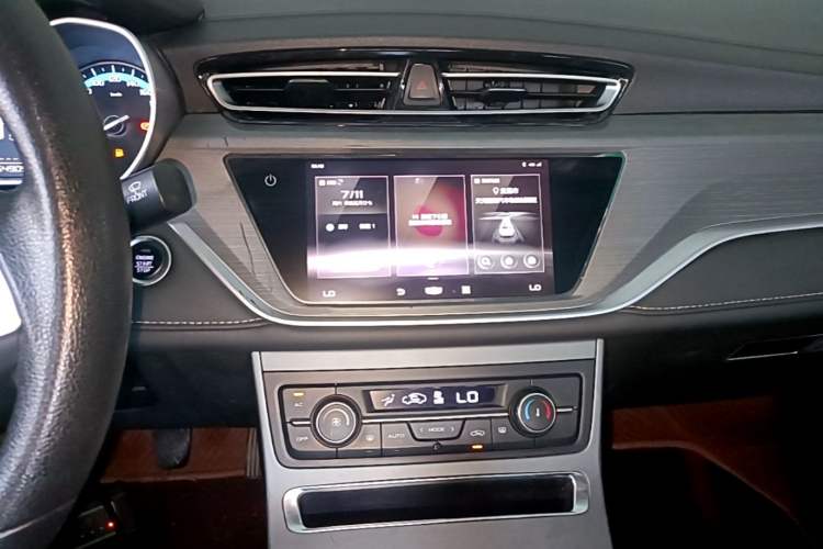 Used Geely Auto Emgrand 2021 UP 1.5L Manual Luxury Model Audio And AC Panel
