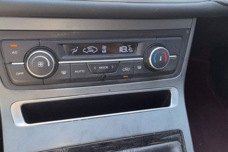 Used Geely Auto Emgrand 2021 UP 1.5L Manual Luxury Model Audio And AC Panel