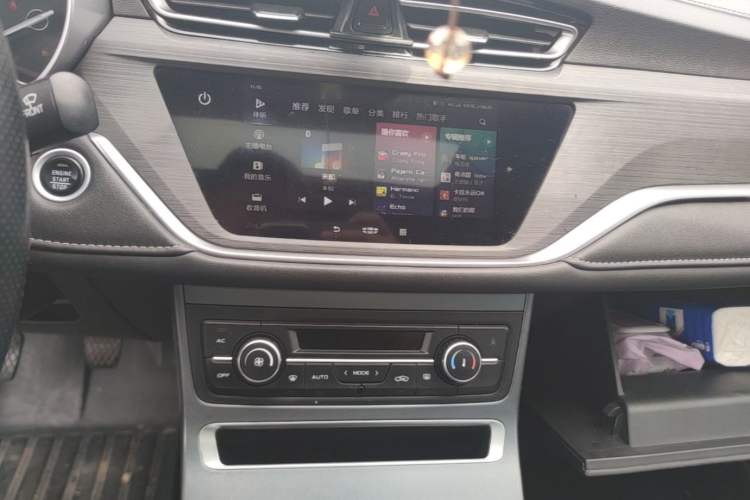 Used Geely Auto Emgrand 2021 UP 1.5L Manual Luxury Model Audio And AC Panel