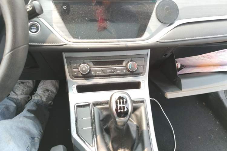 Used Geely Auto Emgrand 2021 UP 1.5L Manual Luxury Model Audio And AC Panel