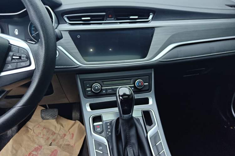 Used Geely Auto Emgrand 2021 UP 1.5L CVT Luxury Model Audio And AC Panel