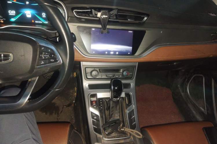 Used Geely Auto Emgrand 2021 UP 1.5L CVT Advanced Edition Audio And AC Panel