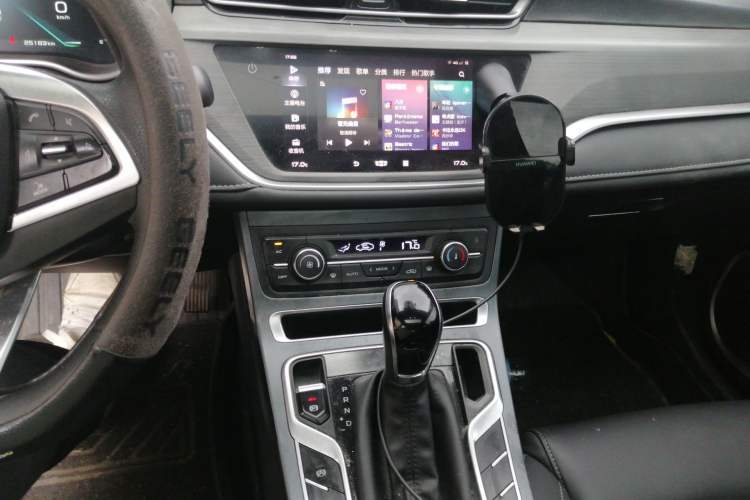 Used Geely Auto Emgrand 2021 UP 1.5L CVT Luxury Model Audio And AC Panel