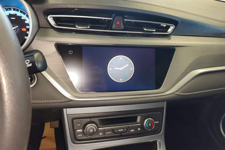 Used Geely Auto Emgrand 2021 UP 1.5L Manual Luxury Model Audio And AC Panel