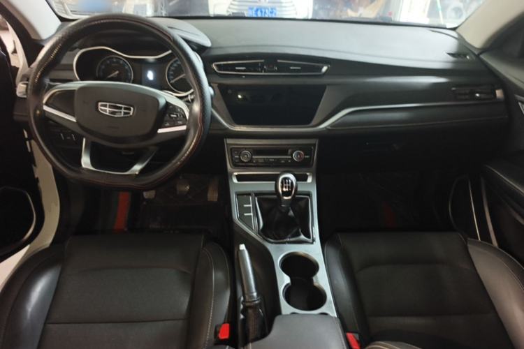 Used Geely Auto Emgrand 2021 UP 1.5L Manual Luxury Model Center Console