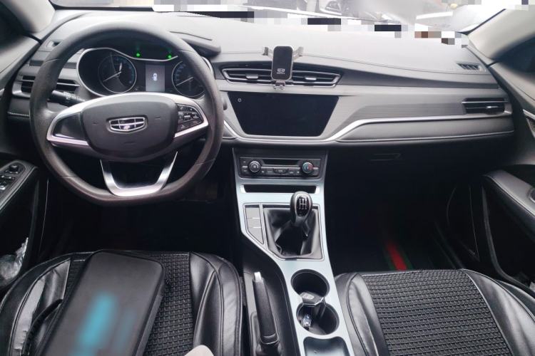 Used Geely Auto Emgrand 2021 UP 1.5L Manual Comfort Model Center Console