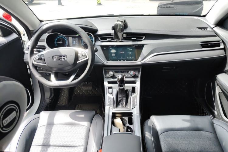 Used Geely Auto Emgrand 2021 UP 1.5L CVT Luxury Model Center Console