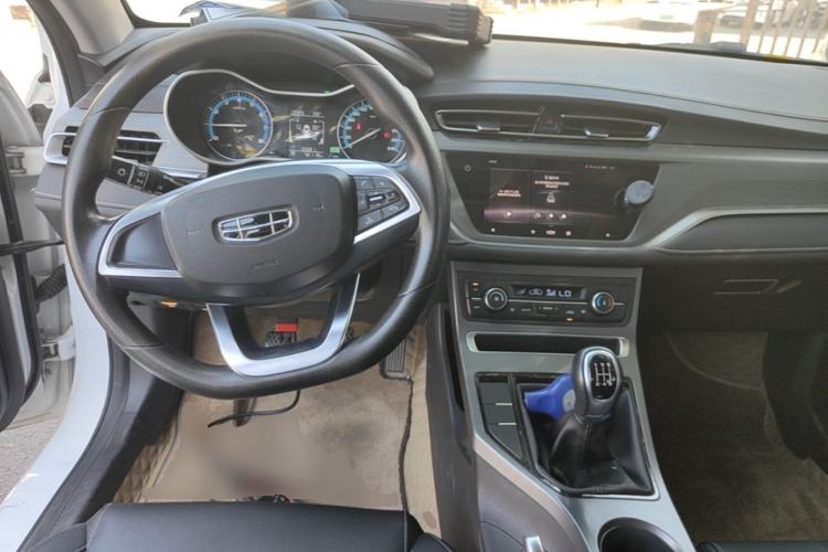 Used Geely Auto Emgrand 2021 UP 1.5L Manual Luxury Model Center Console