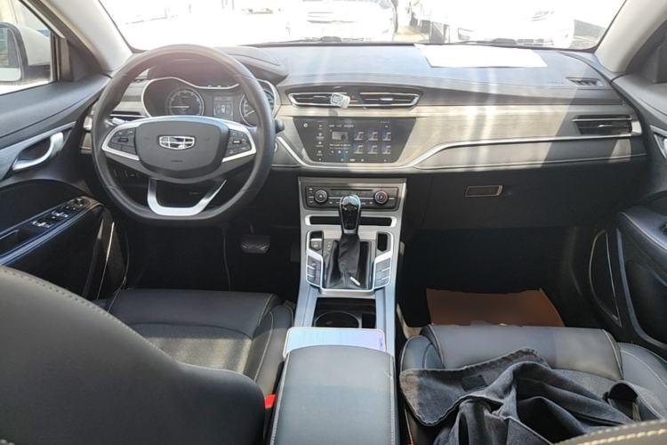 Used Geely Auto Emgrand 2021 UP 1.5L CVT Luxury Model Center Console