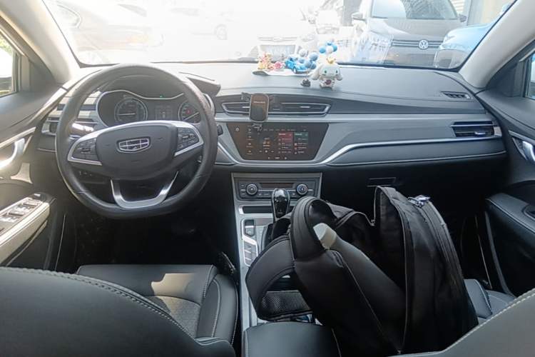 Used Geely Auto Emgrand 2021 UP 1.5L CVT Luxury Model Center Console