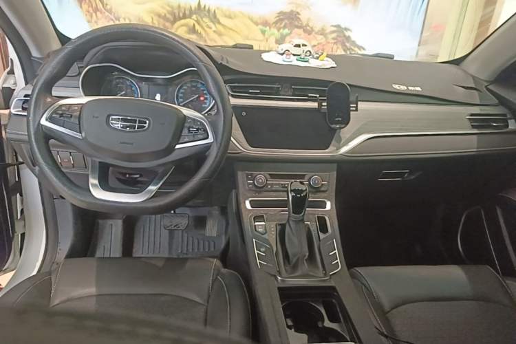 Used Geely Auto Emgrand 2021 UP 1.5L CVT Luxury Model Center Console