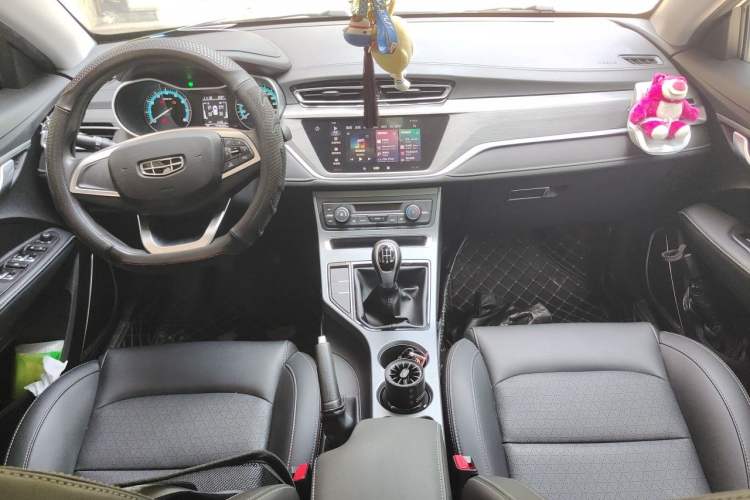 Used Geely Auto Emgrand 2021 UP 1.5L Manual Luxury Model Center Console