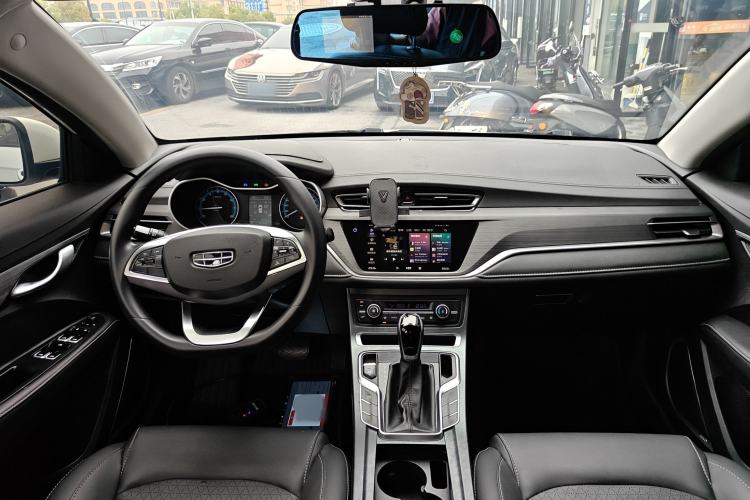 Used Geely Auto Emgrand 2021 UP 1.5L CVT Luxury Model Center Console
