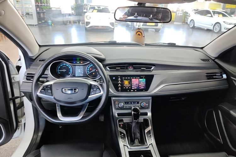 Used Geely Auto Emgrand 2021 UP 1.5L CVT Luxury Model Center Console