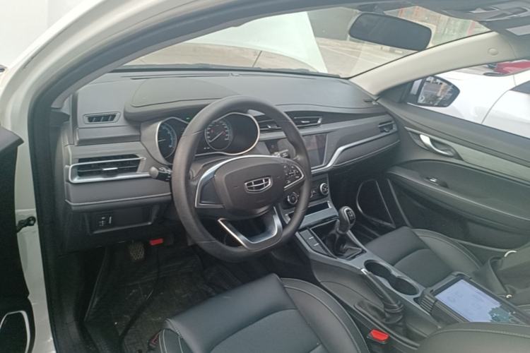 Used Geely Auto Emgrand 2021 UP 1.5L Manual Comfort Model Center Console