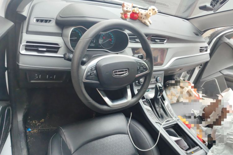 Used Geely Auto Emgrand 2021 UP 1.5L CVT Luxury Model Center Console