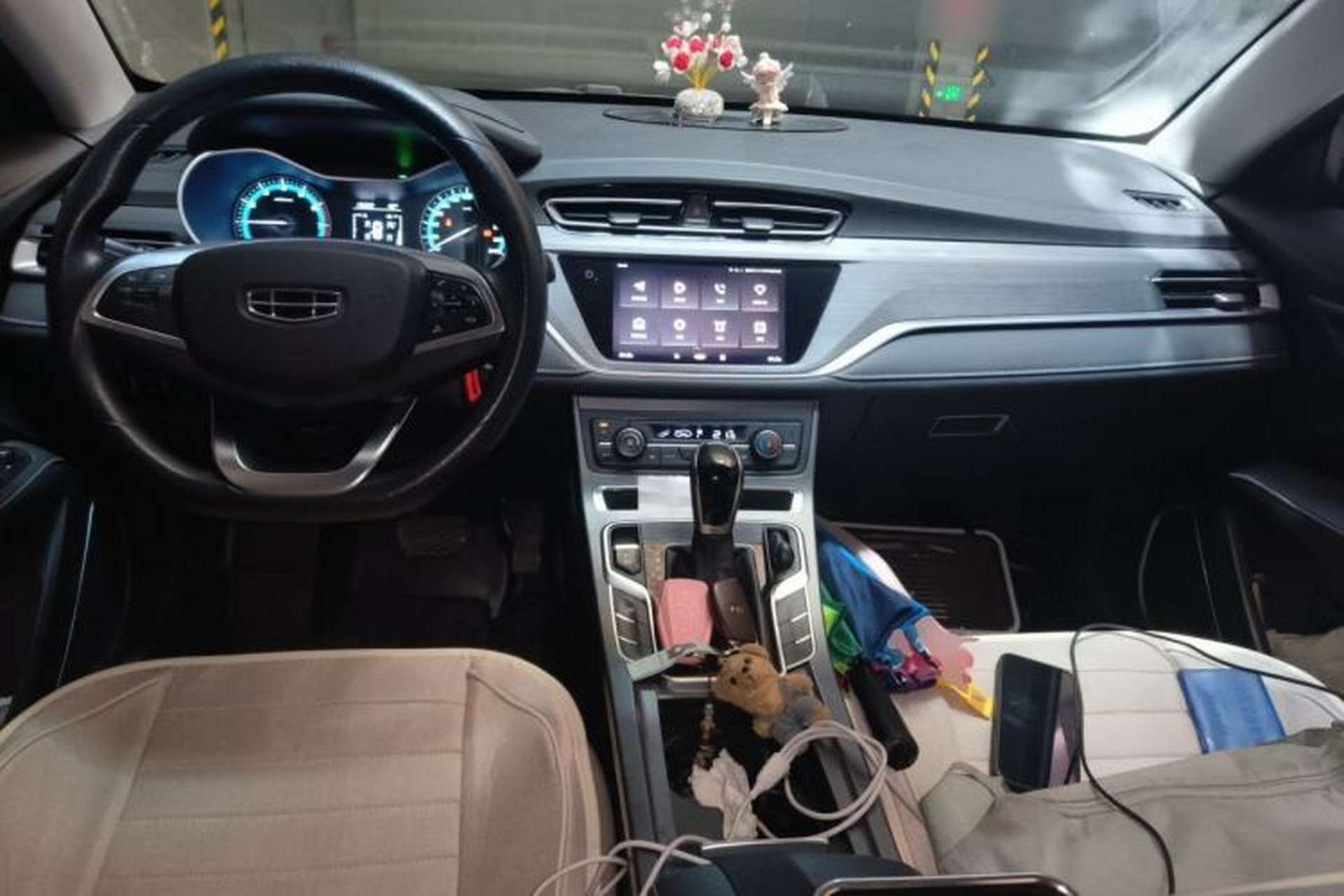 Used Geely Auto Emgrand 2021 UP 1.5L CVT Luxury Model Center Console