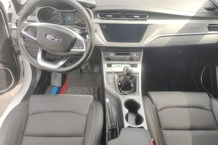 Used Geely Auto Emgrand 2021 UP 1.5L Manual Luxury Model Center Console