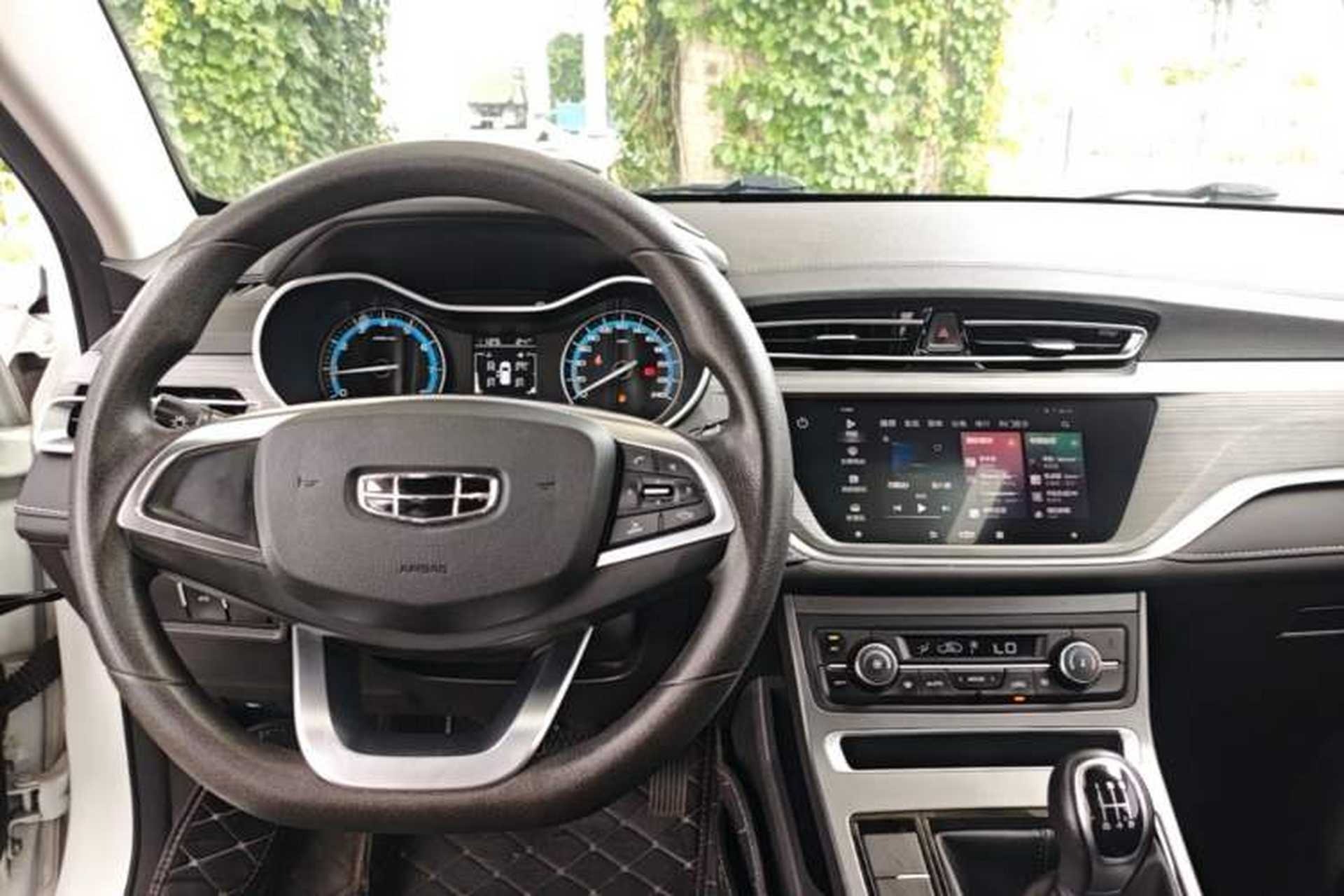 Used Geely Auto Emgrand 2021 UP 1.5L Manual Luxury Model Center Console