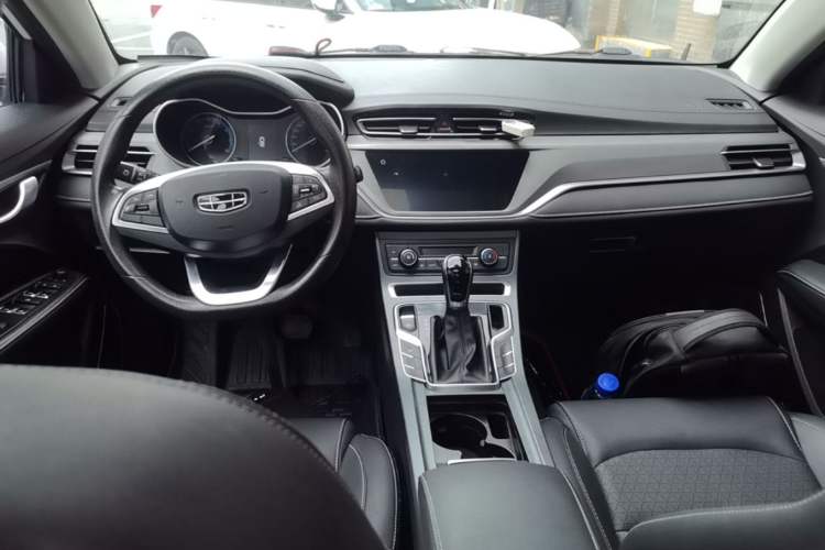 Used Geely Auto Emgrand 2021 UP 1.5L CVT Luxury Model Center Console