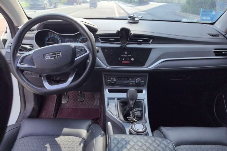 Used Geely Auto Emgrand 2021 UP 1.5L Manual Luxury Model Center Console