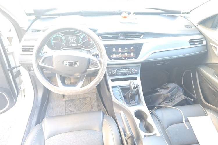 Used Geely Auto Emgrand 2021 UP 1.5L Manual Luxury Model Center Console