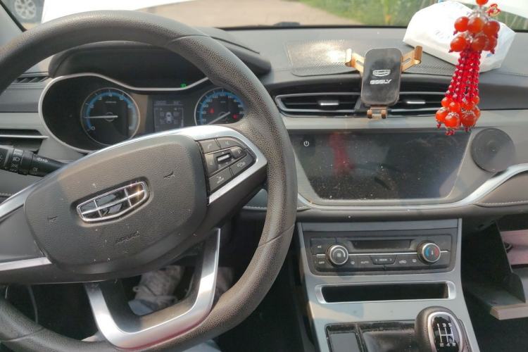Used Geely Auto Emgrand 2021 UP 1.5L Manual Luxury Model Center Console