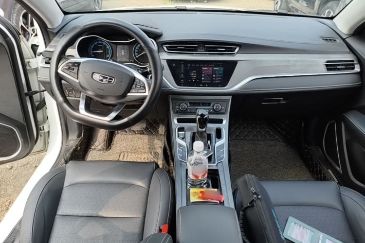Used Geely Auto Emgrand 2021 UP 1.5L CVT Luxury Model Center Console