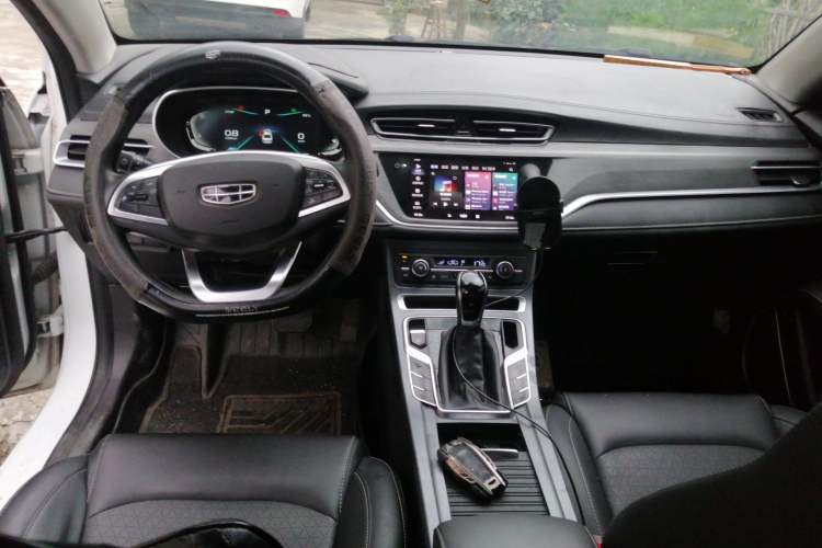 Used Geely Auto Emgrand 2021 UP 1.5L CVT Luxury Model Center Console