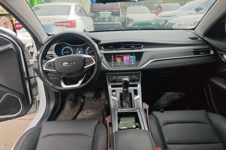 Used Geely Auto Emgrand 2021 UP 1.5L CVT Luxury Model Center Console
