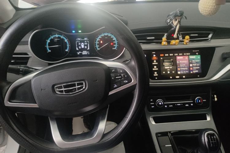 Used Geely Auto Emgrand 2021 UP 1.5L Manual Luxury Model Center Console
