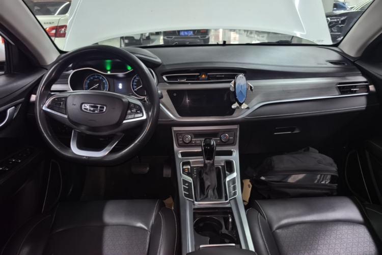 Used Geely Auto Emgrand 2021 UP 1.5L CVT Luxury Model Center Console