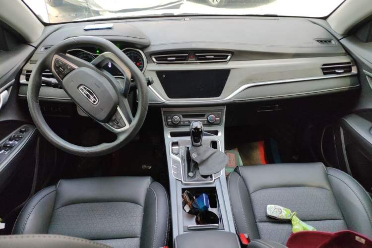 Used Geely Auto Emgrand 2021 UP 1.5L CVT Luxury Model Center Console