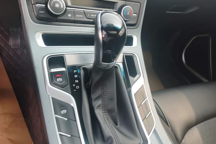 Used Geely Auto Emgrand 2021 UP 1.5L CVT Luxury Model Gear Lever