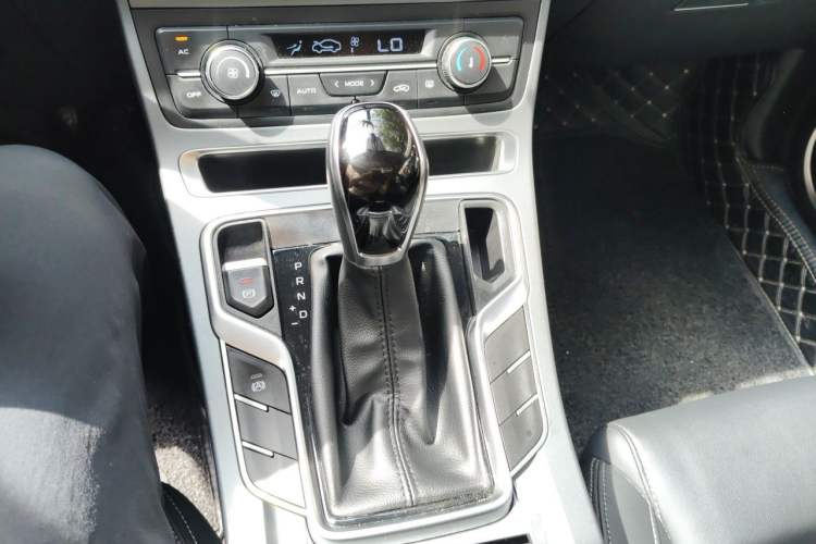 Used Geely Auto Emgrand 2021 UP 1.5L CVT Luxury Model Gear Lever