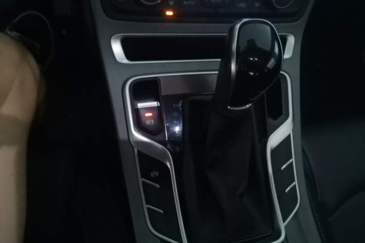 Used Geely Auto Emgrand 2021 UP 1.5L CVT Luxury Model Gear Lever