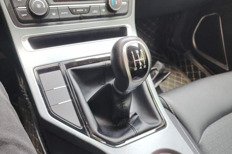 Used Geely Auto Emgrand 2021 UP 1.5L Manual Luxury Model Gear Lever