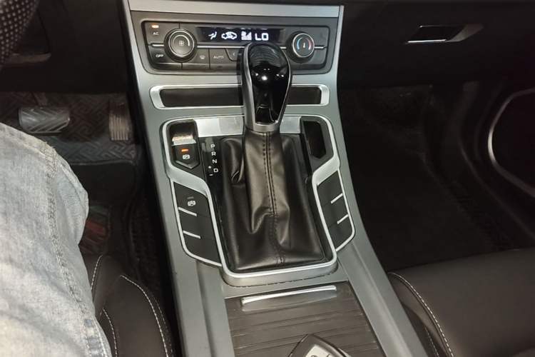 Used Geely Auto Emgrand 2021 UP 1.5L CVT Luxury Model Gear Lever