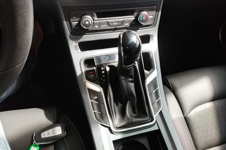 Used Geely Auto Emgrand 2021 UP 1.5L CVT Luxury Model Gear Lever