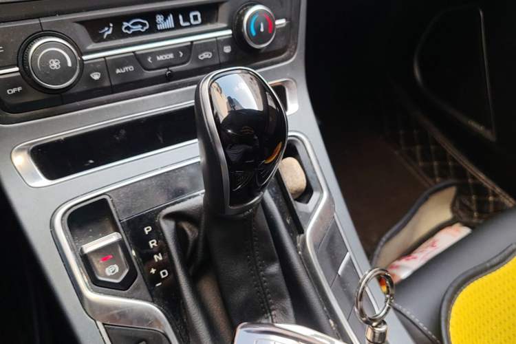 Used Geely Auto Emgrand 2021 UP 1.5L CVT Luxury Model Gear Lever