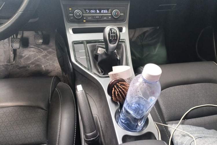 Used Geely Auto Emgrand 2021 UP 1.5L Manual Luxury Model Gear Lever