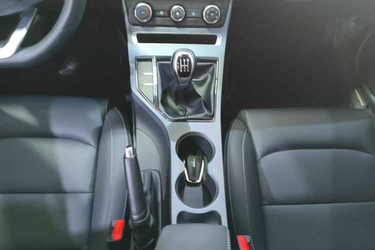 Used Geely Auto Emgrand 2021 UP 1.5L Manual Comfort Model Gear Lever