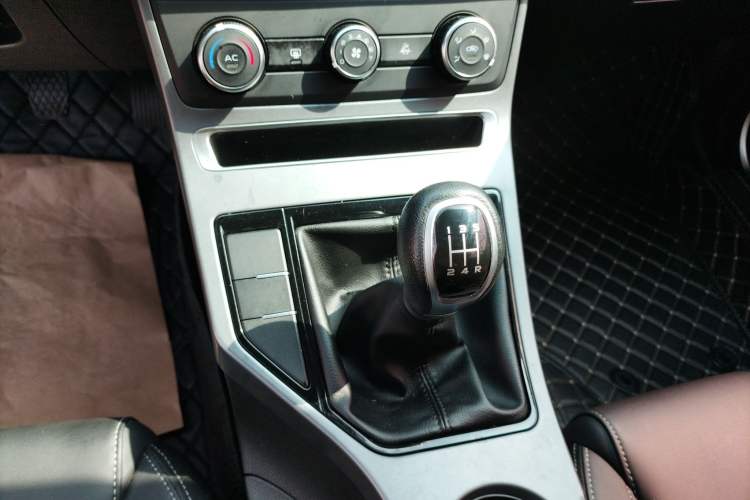 Used Geely Auto Emgrand 2021 UP 1.5L Manual Comfort Model Gear Lever
