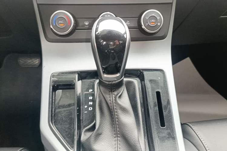 Used Geely Auto Emgrand 2021 UP 1.5L CVT Comfort Model Gear Lever