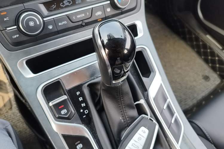 Used Geely Auto Emgrand 2021 UP 1.5L CVT Luxury Model Gear Lever