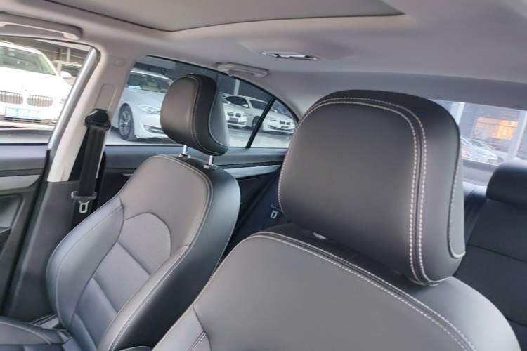 Used Geely Auto Emgrand 2021 UP 1.5L Manual Luxury Model Headliner