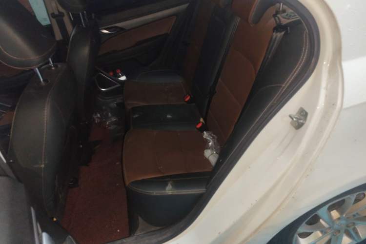 Used Geely Auto Emgrand 2021 UP 1.5L CVT Advanced Edition Interior 4