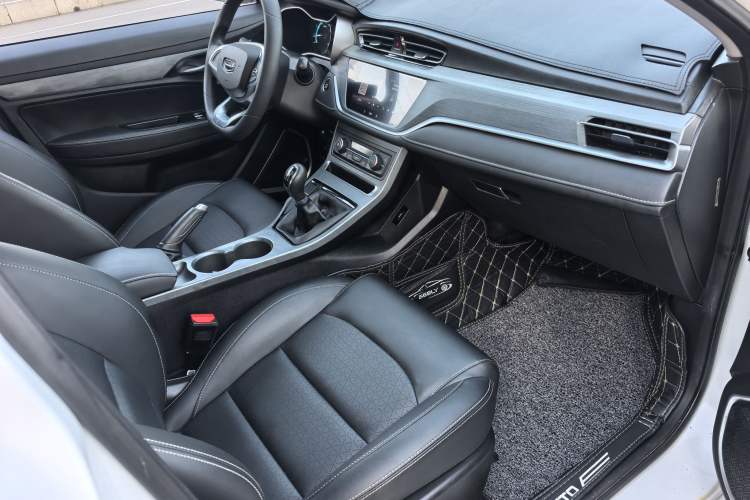 Used Geely Auto Emgrand 2021 UP 1.5L Manual Luxury Model Interior 5