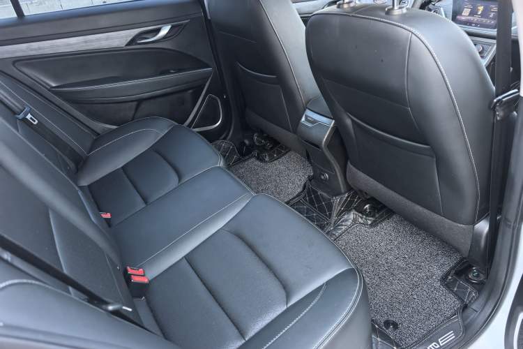 Used Geely Auto Emgrand 2021 UP 1.5L Manual Luxury Model Interior 6