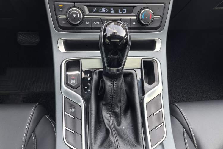 Used Geely Auto Emgrand 2021 UP 1.5L CVT Luxury Model Interior 6